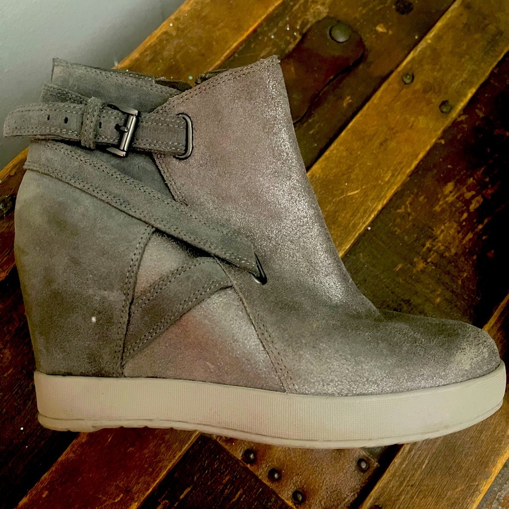 Eileen Fisher suede ankle booties size 6.5